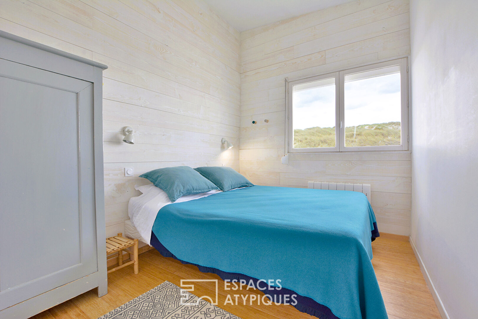 Top floor apartment with panoramic views of the sea and dunes