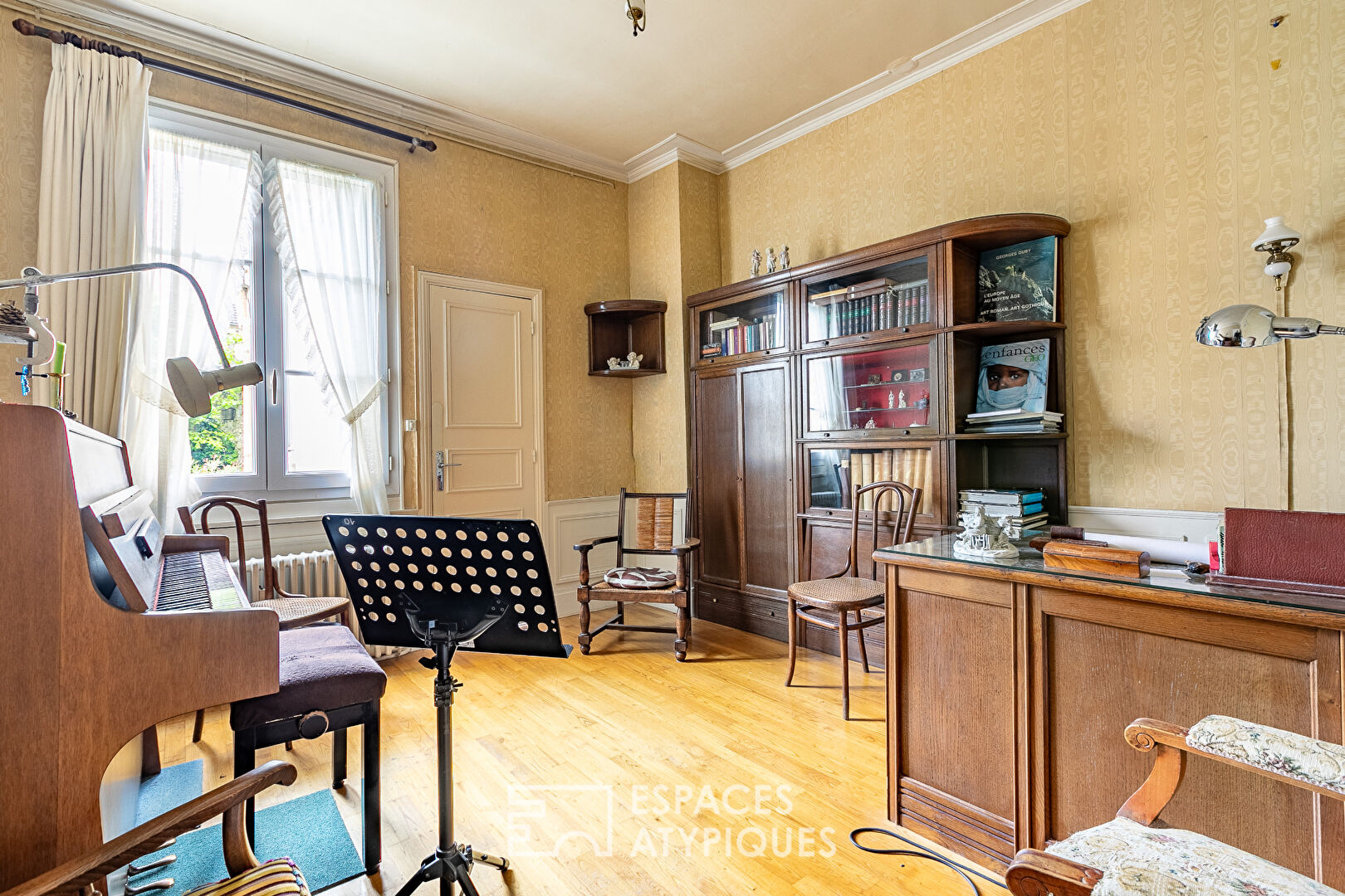 Ensemble immobilier de caractère avec grand jardin et annexes en centre historique