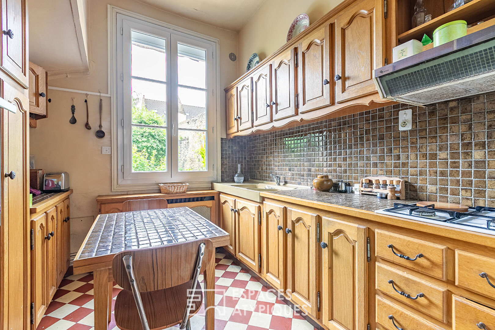 Ensemble immobilier de caractère avec grand jardin et annexes en centre historique
