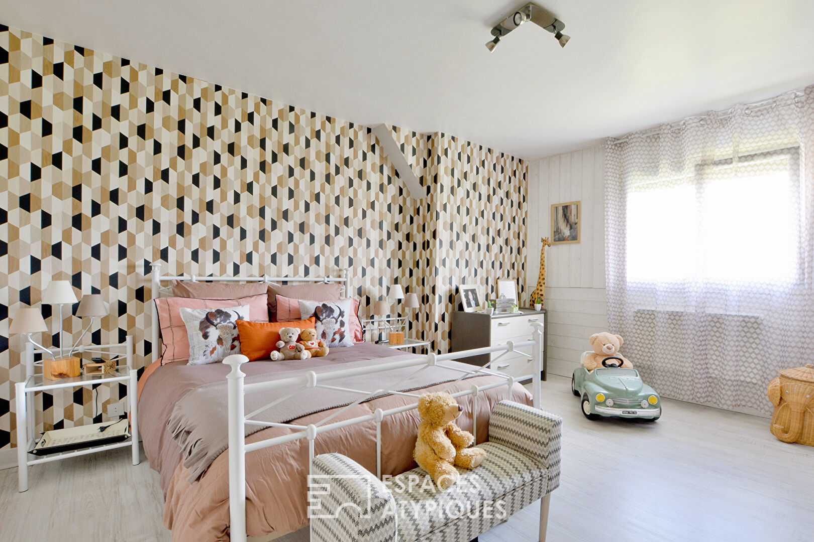 Modern house of 240 sqm with swimming pool in Abbeville – Quiet Residential Area