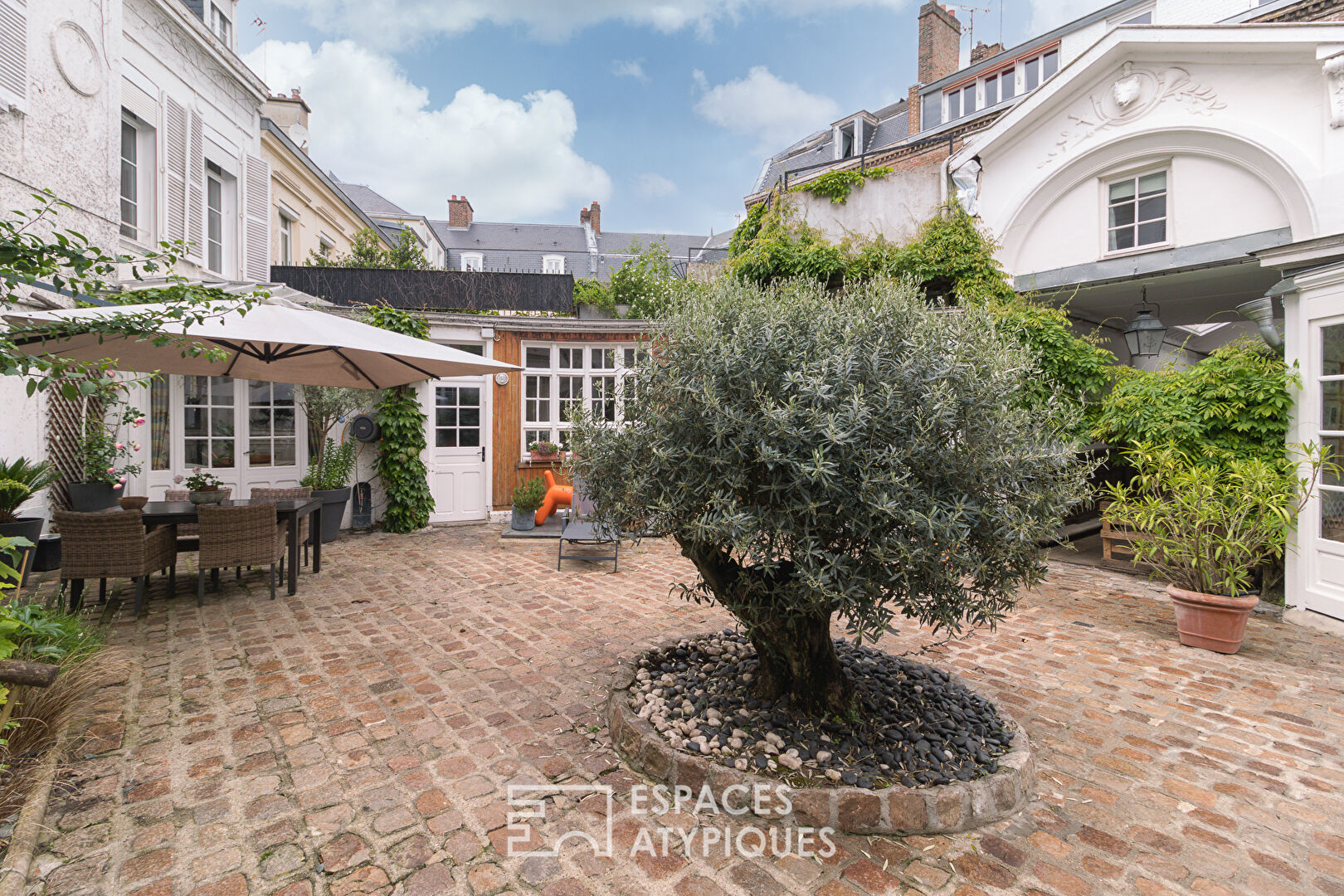 Magnificent residence with courtyard in the heart of Amiens city center