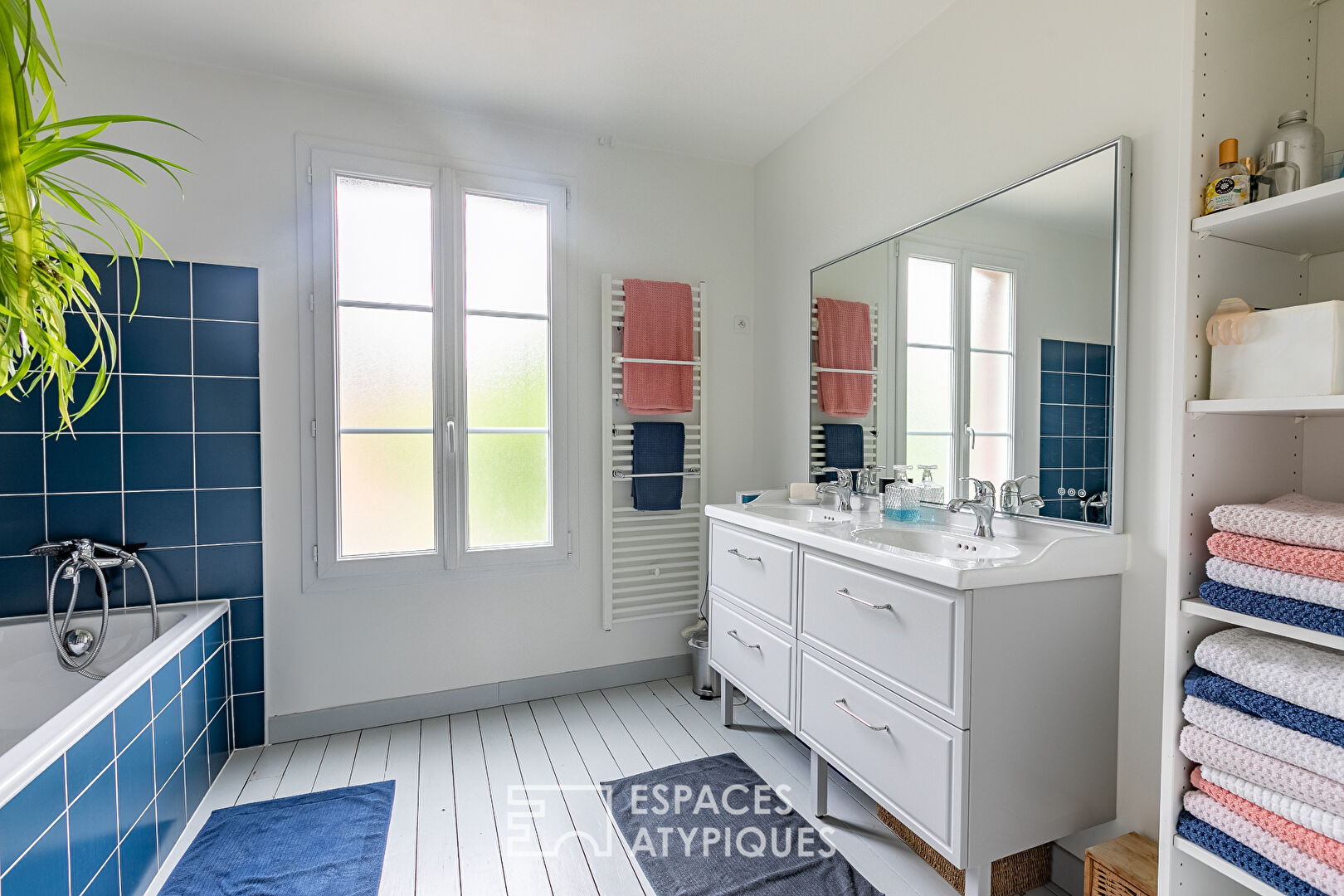 Maison de famille rénovée avec annexe aménagée et joli jardin en centre ville.