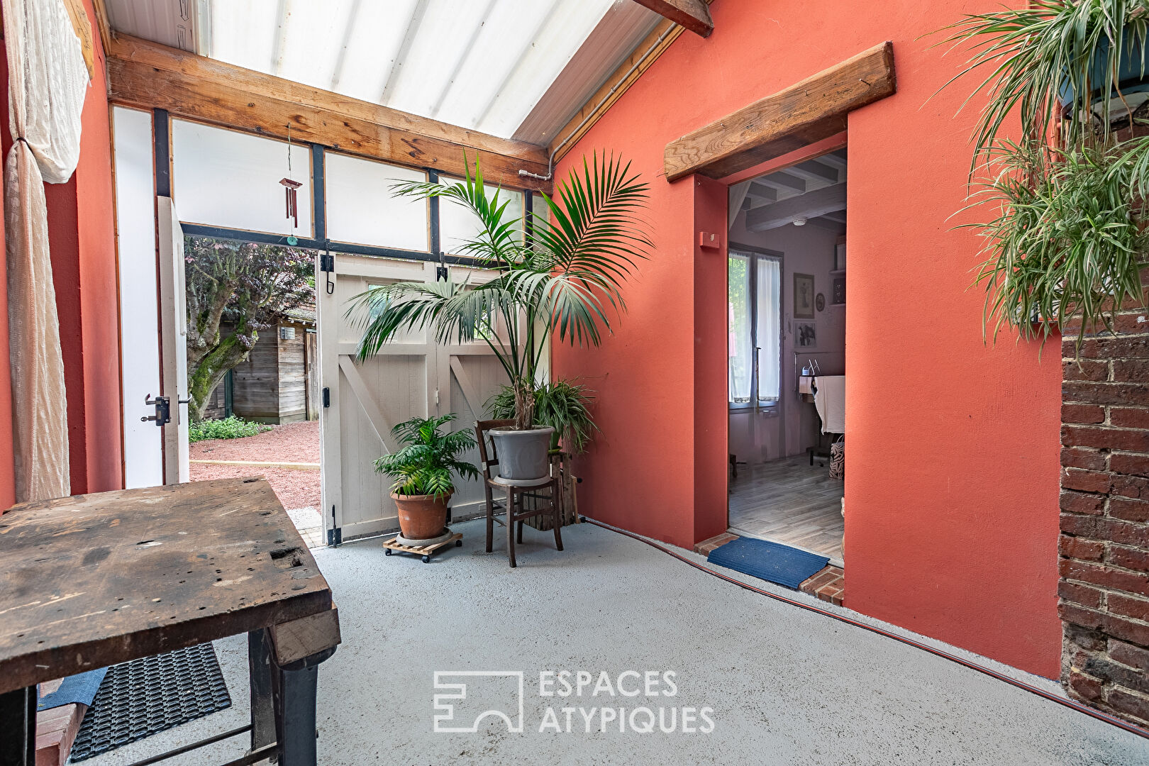 Maison de famille rénovée avec annexe aménagée et joli jardin en centre ville.