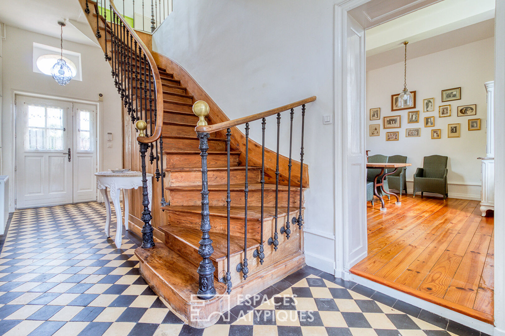 Presbytère du XVIIème siècle soigneusement rénové en une maison de famille