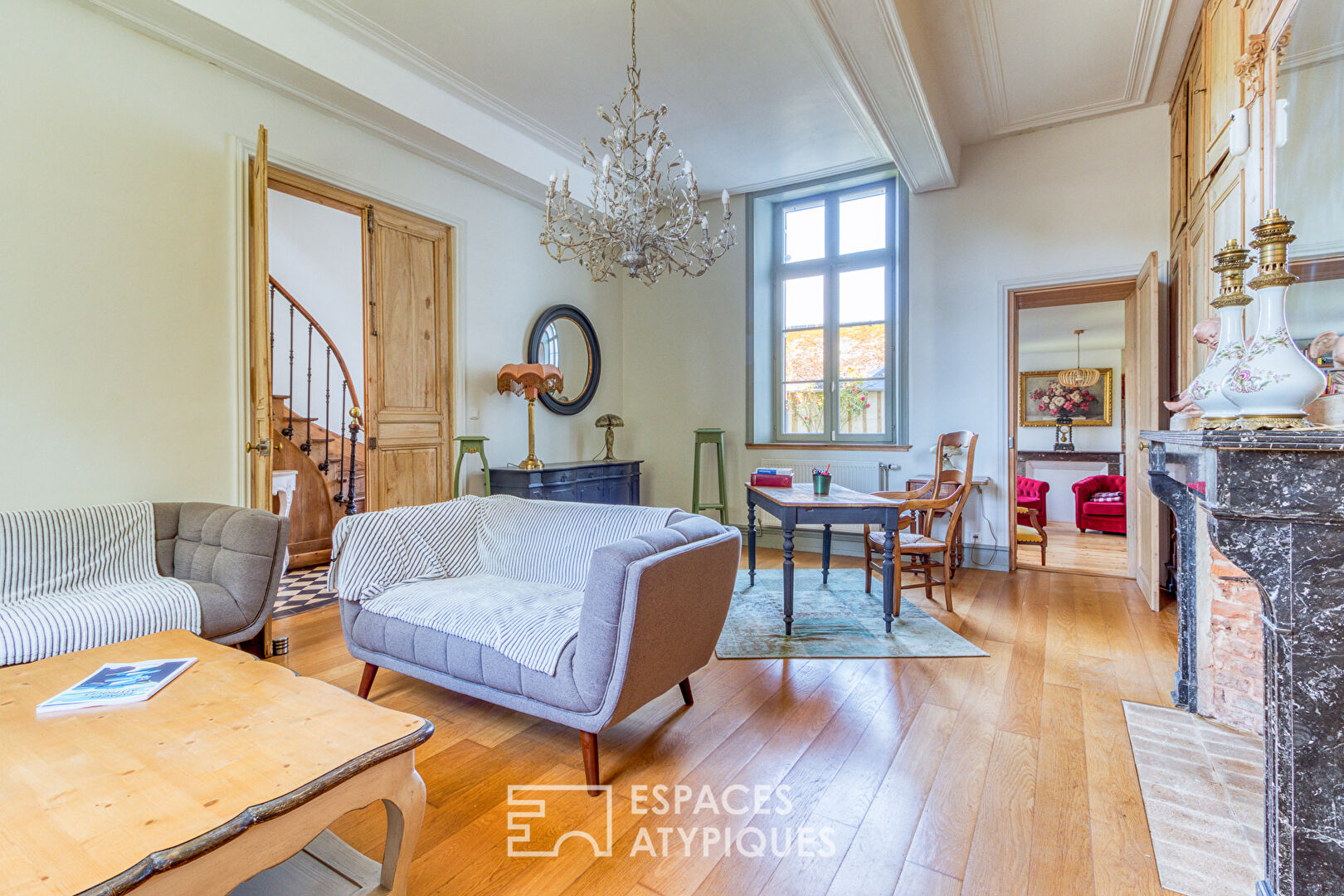 Presbytère du XVIIème siècle soigneusement rénové en une maison de famille