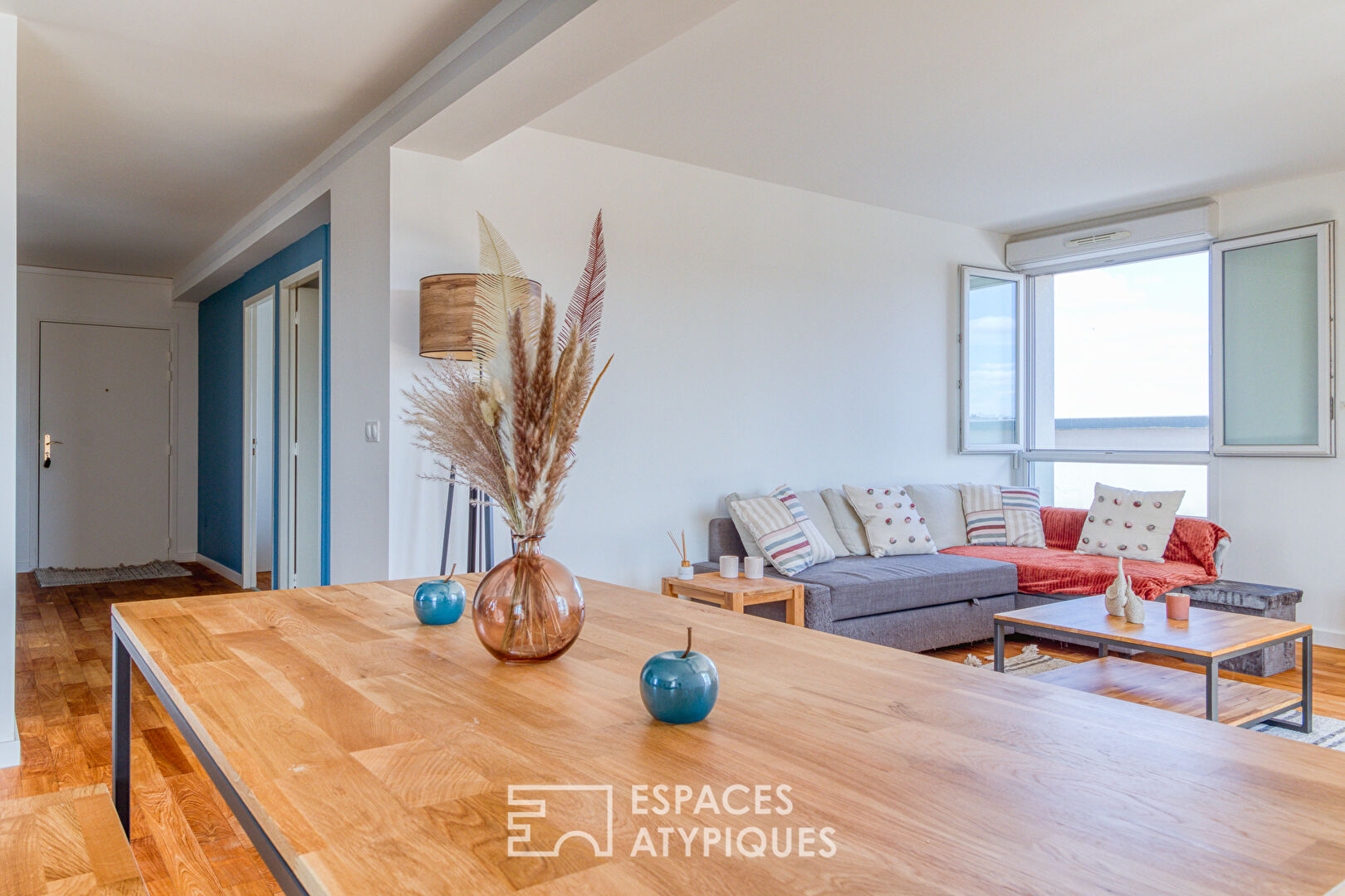 Renovated apartment with panoramic terrace in the heart of a booming neighborhood