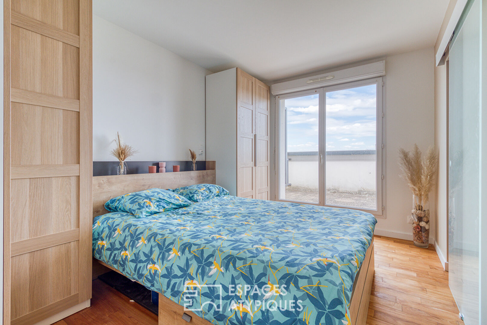 Renovated apartment with panoramic terrace in the heart of a booming neighborhood