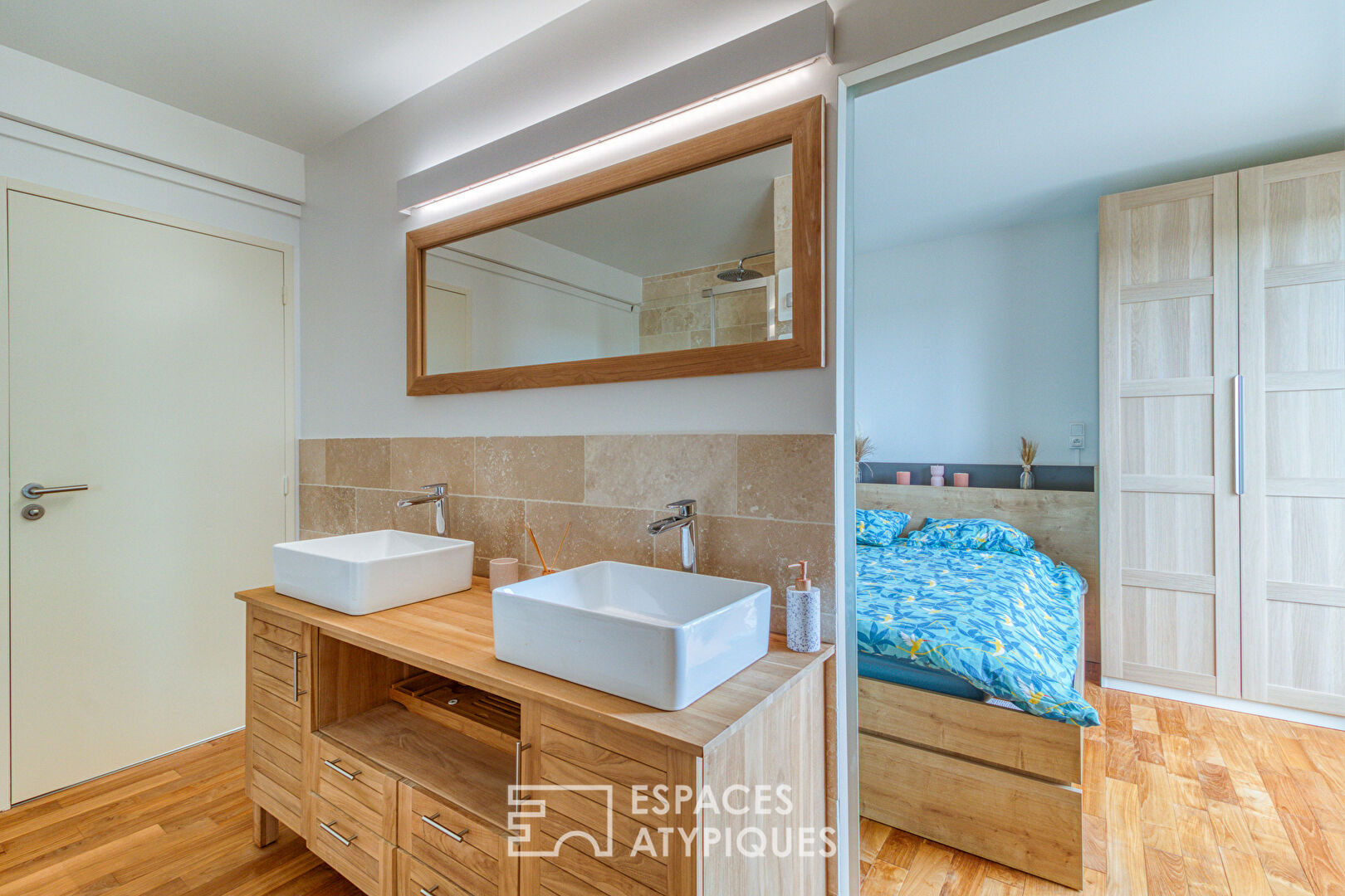 Renovated apartment with panoramic terrace in the heart of a booming neighborhood