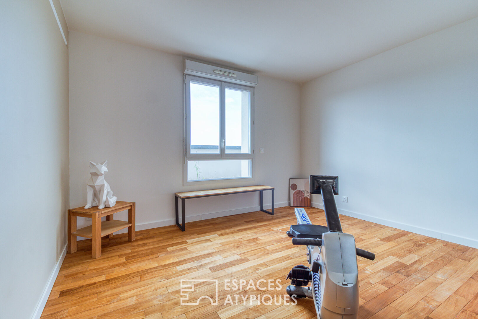Renovated apartment with panoramic terrace in the heart of a booming neighborhood