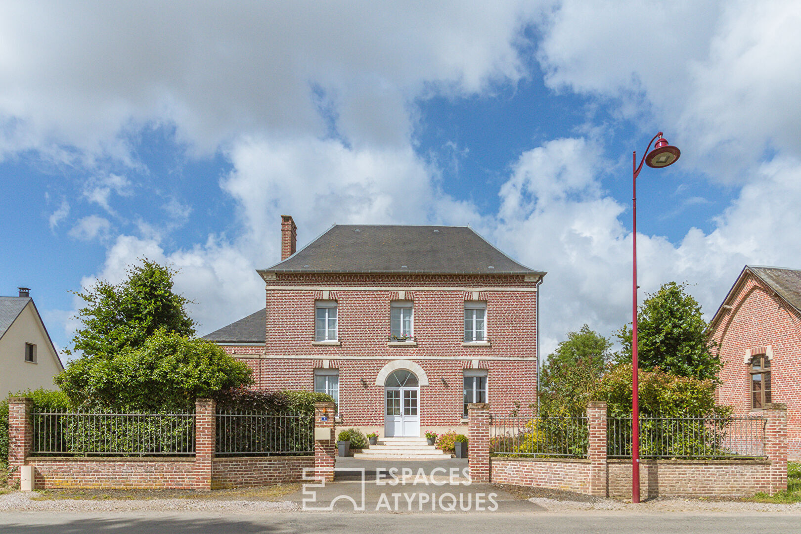 Family house, Old Presbytery renovated in Caulieres