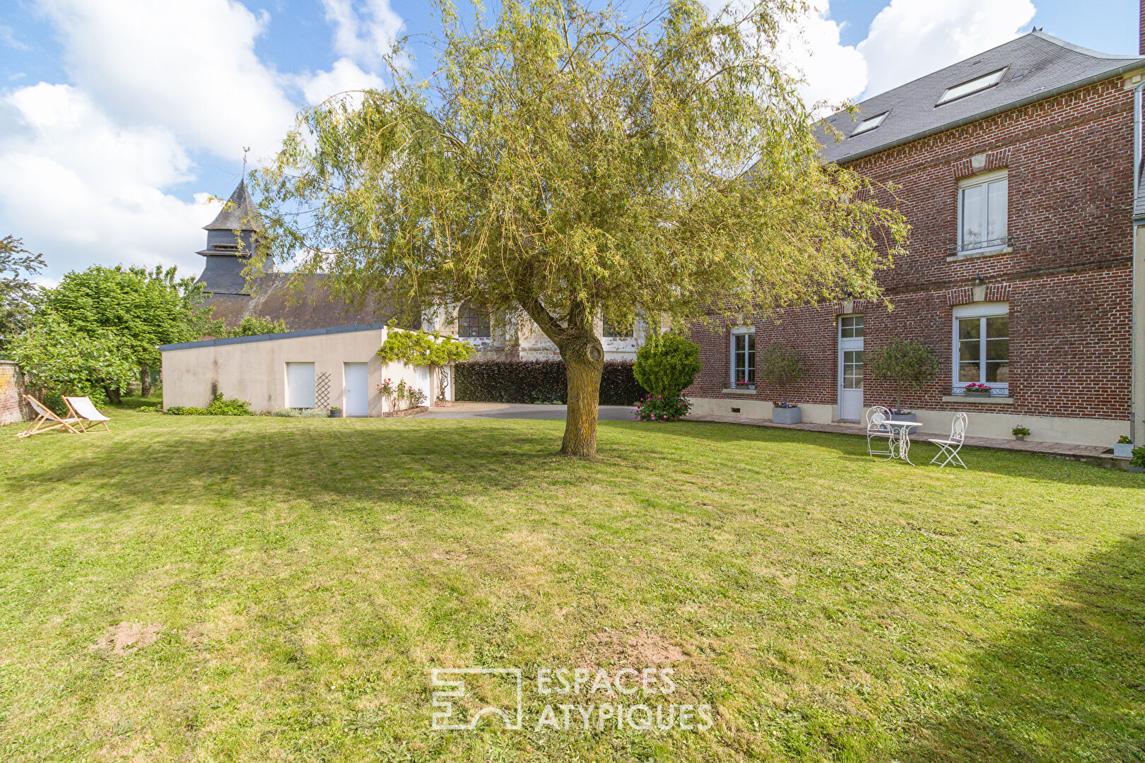 Family house, Old Presbytery renovated in Caulieres