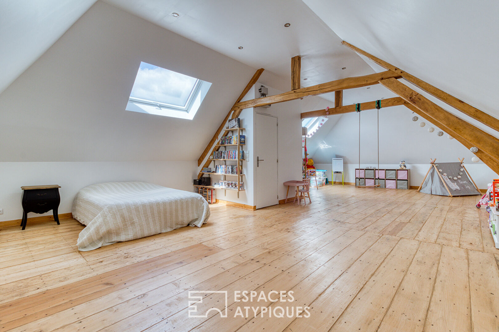 Family house, Old Presbytery renovated in Caulieres
