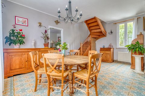 Belle Maison de campagne  en brique et son terrain de 2580 m2  au Sud d’Amiens