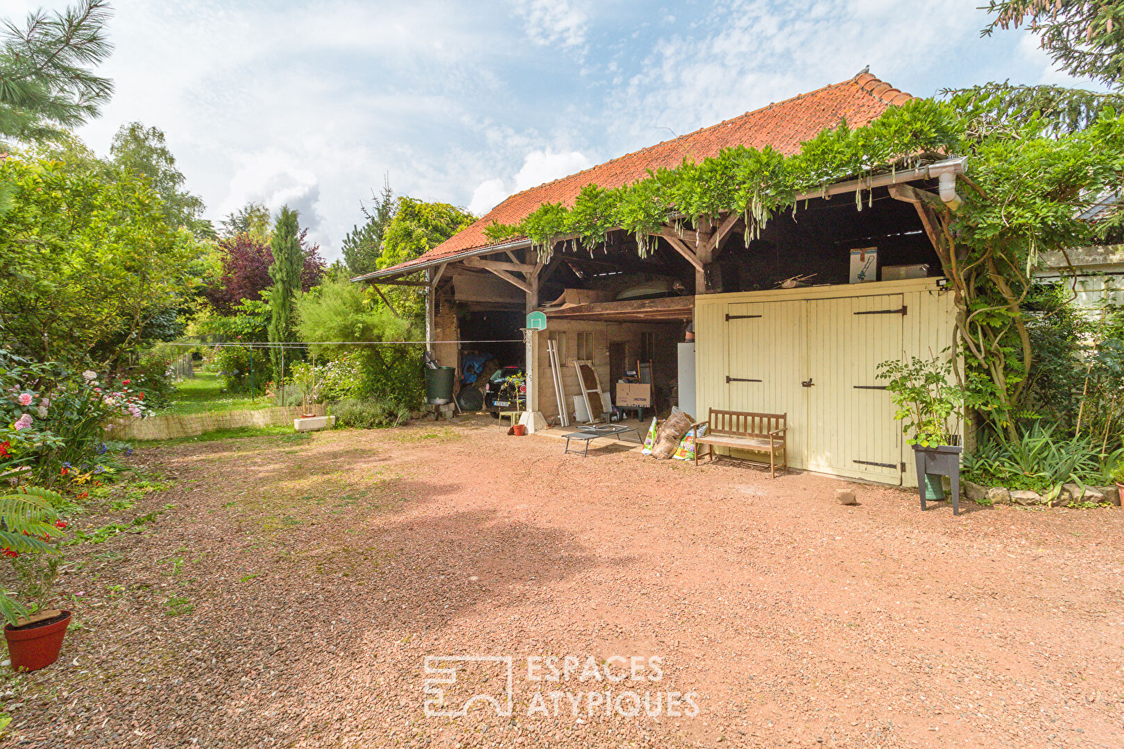 Belle Maison de campagne  en brique et son terrain de 2580 m2  au Sud d’Amiens