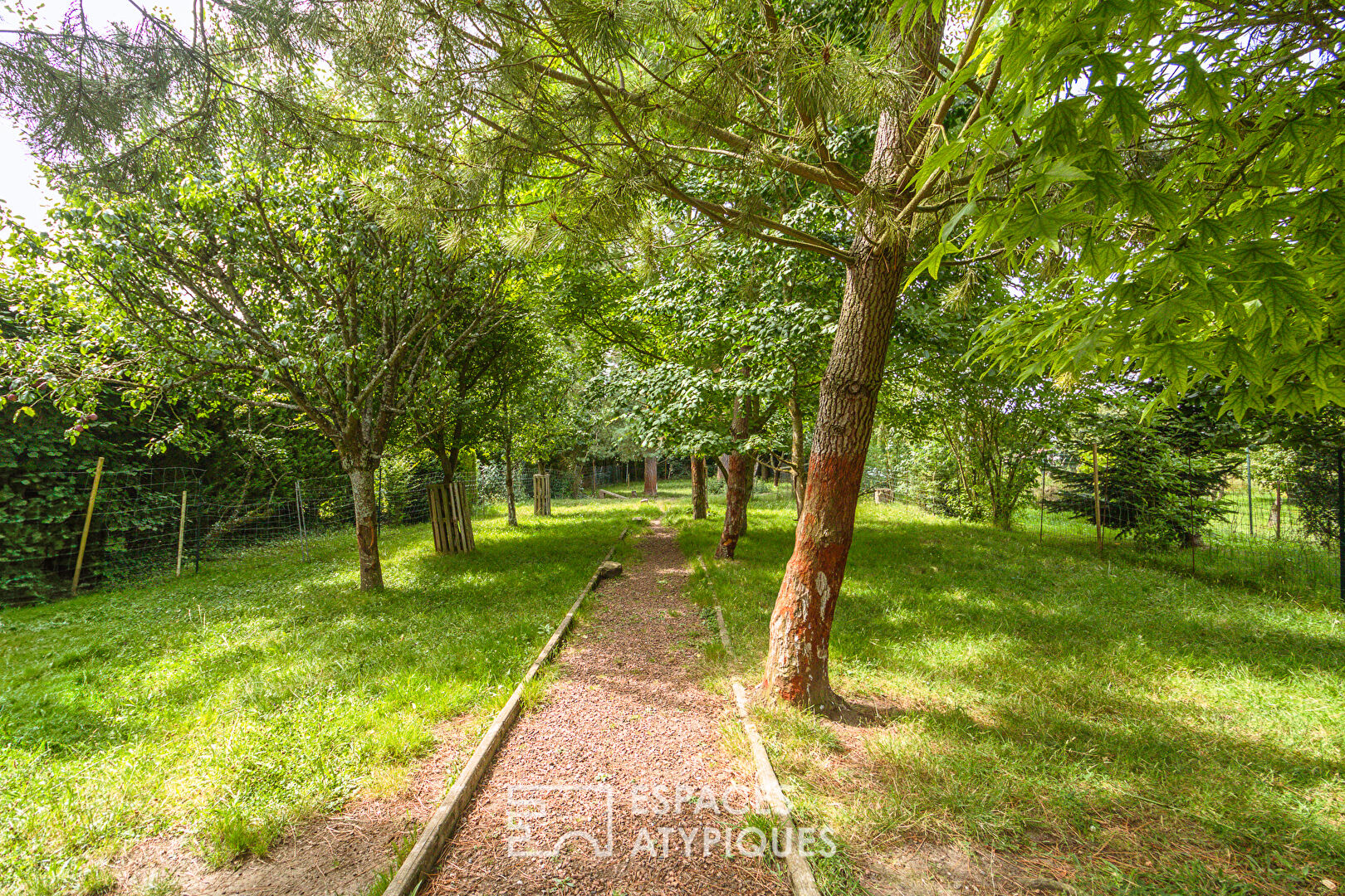 Belle Maison de campagne  en brique et son terrain de 2580 m2  au Sud d’Amiens