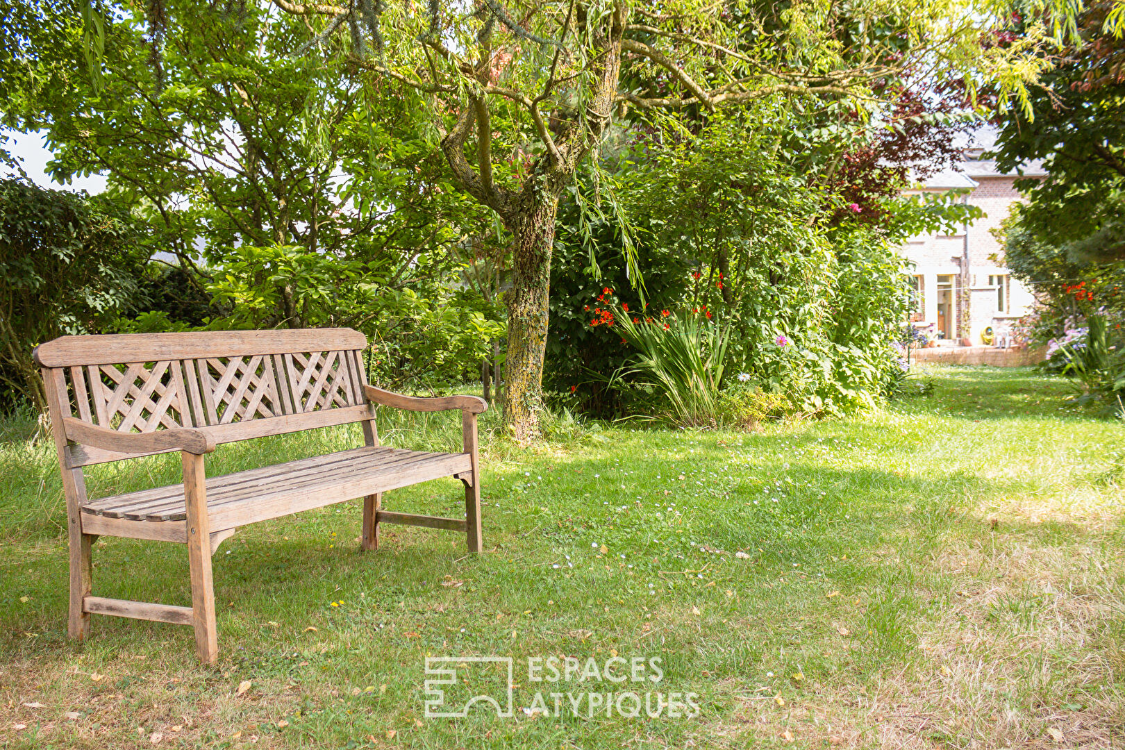 Belle Maison de campagne  en brique et son terrain de 2580 m2  au Sud d’Amiens