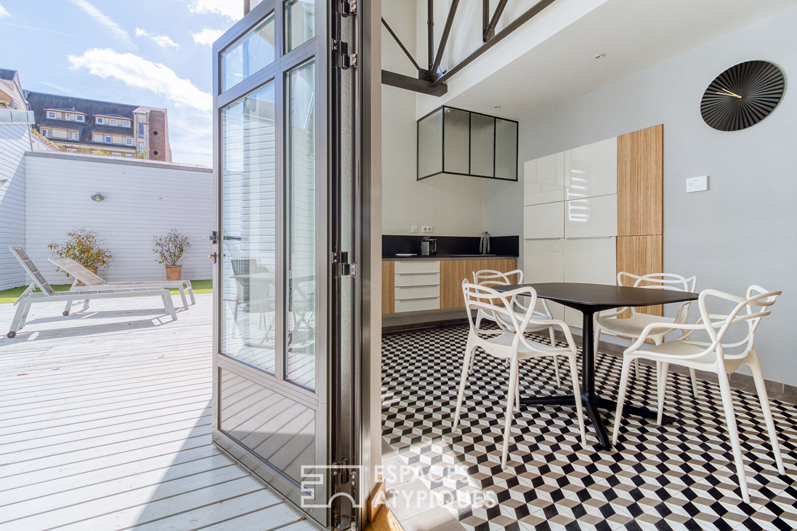 Exceptional loft ideally located in the heart of Amiens.