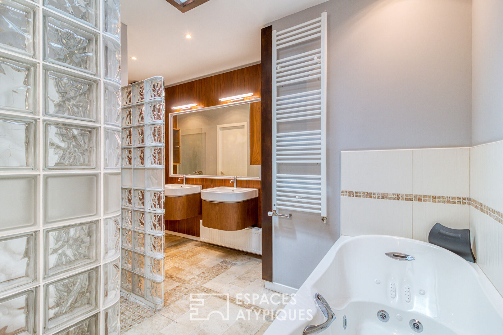Exceptional loft ideally located in the heart of Amiens.