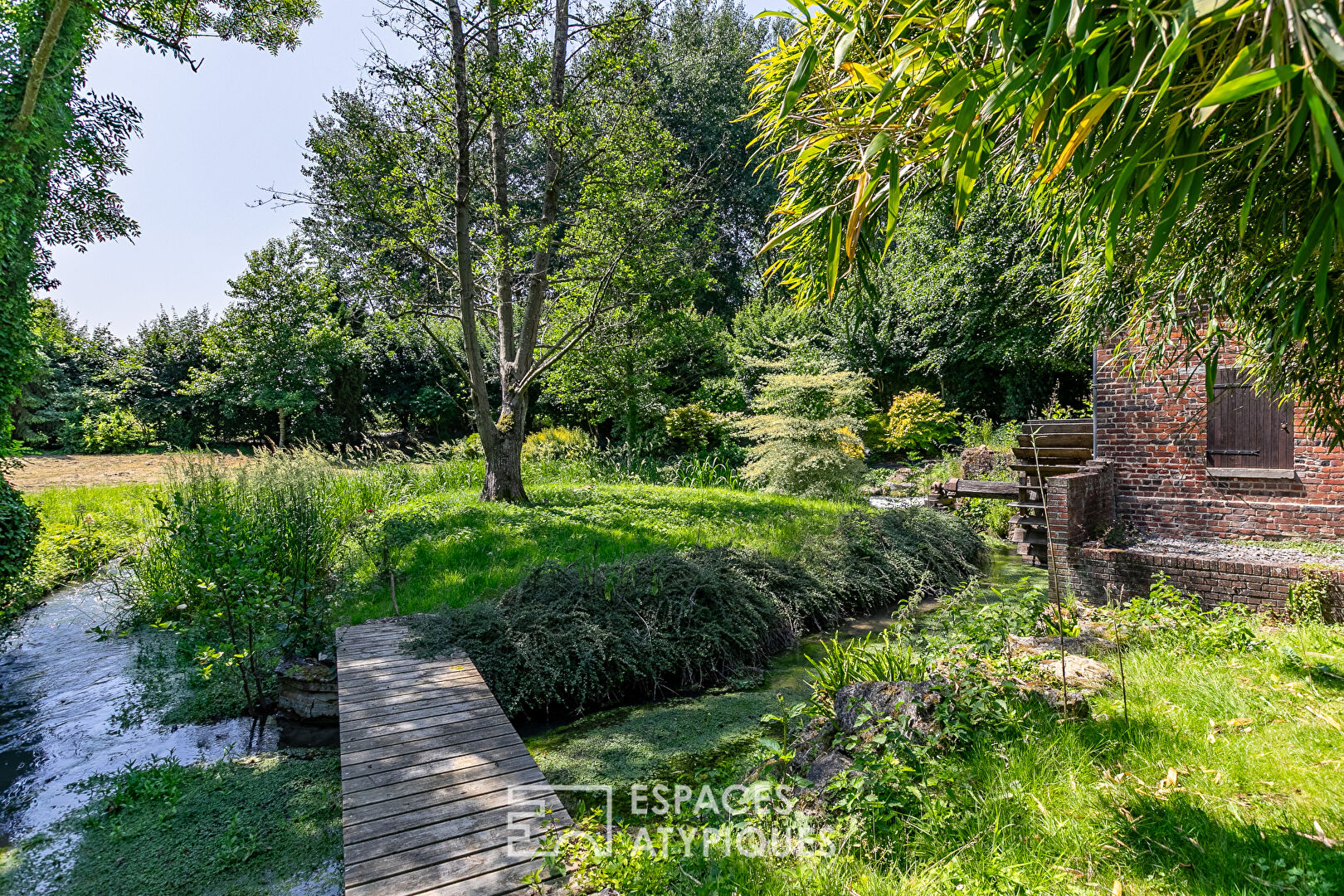 Splendide Moulin à eau avec rivière et jardin proche Compiègne