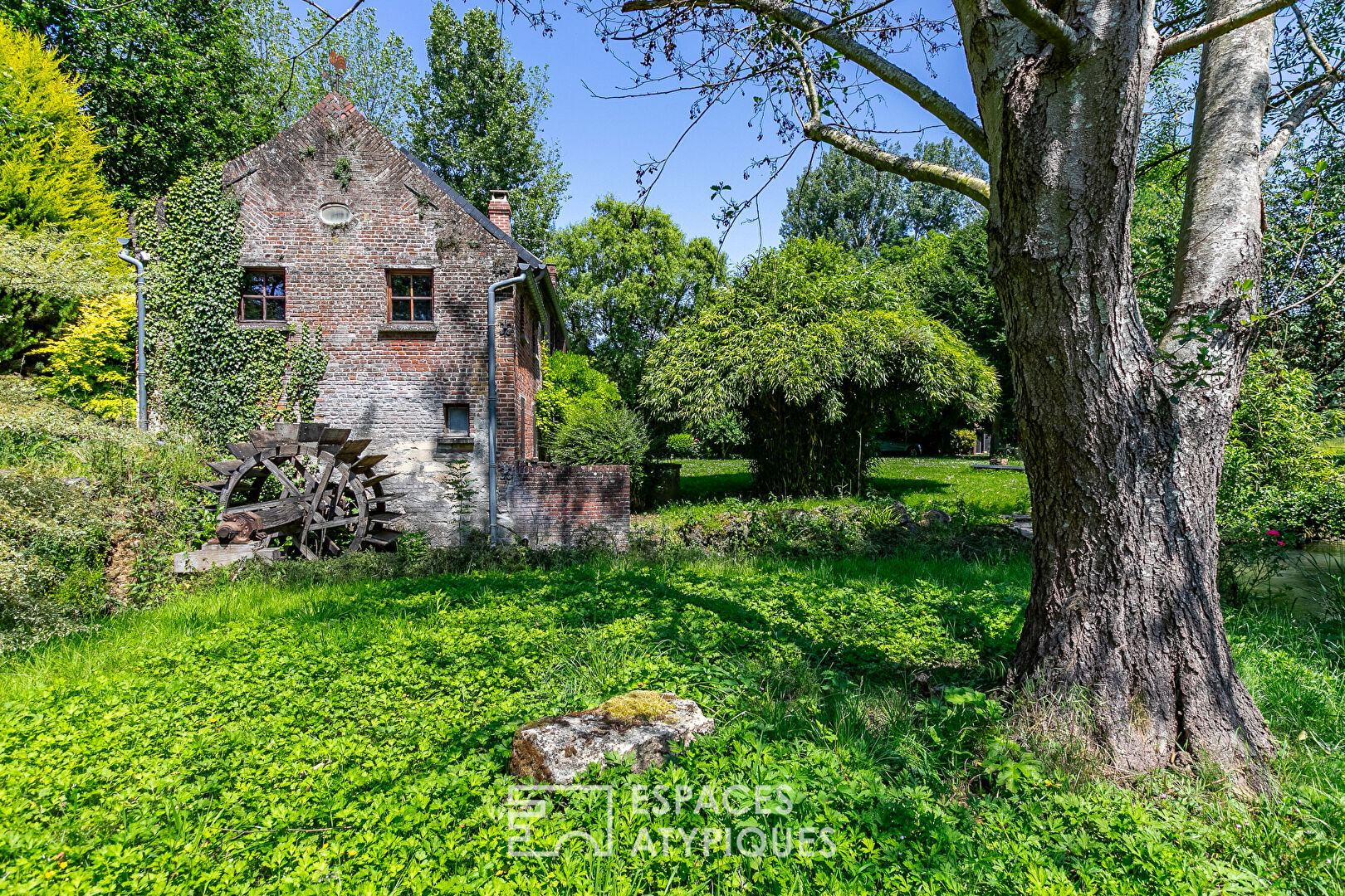 Splendide Moulin à eau avec rivière et jardin proche Compiègne