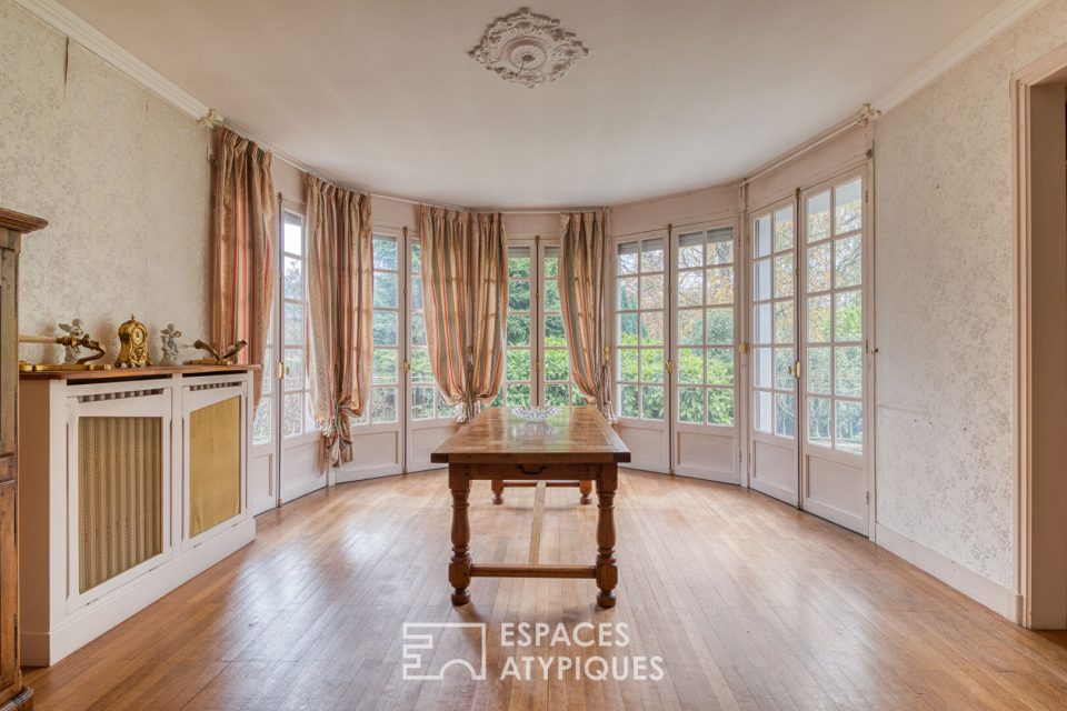 Belle demeure de 434 m2, et son terrain de 4550 m2 dans le village de Conty à 25 min d'Amiens