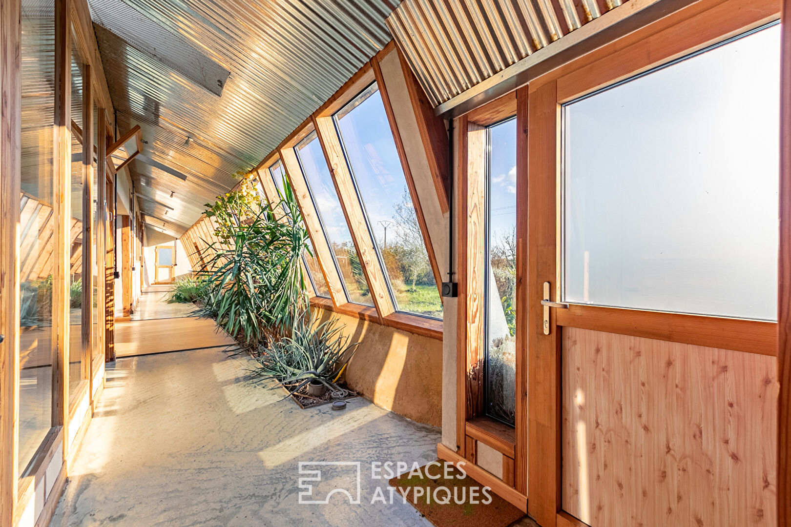 Earthship Biotecture (Reynolds) type wood-framed bioclimatic house