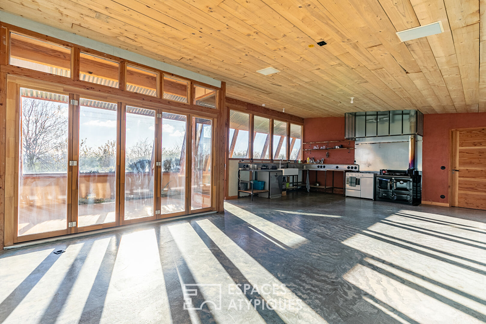 Earthship Biotecture (Reynolds) type wood-framed bioclimatic house