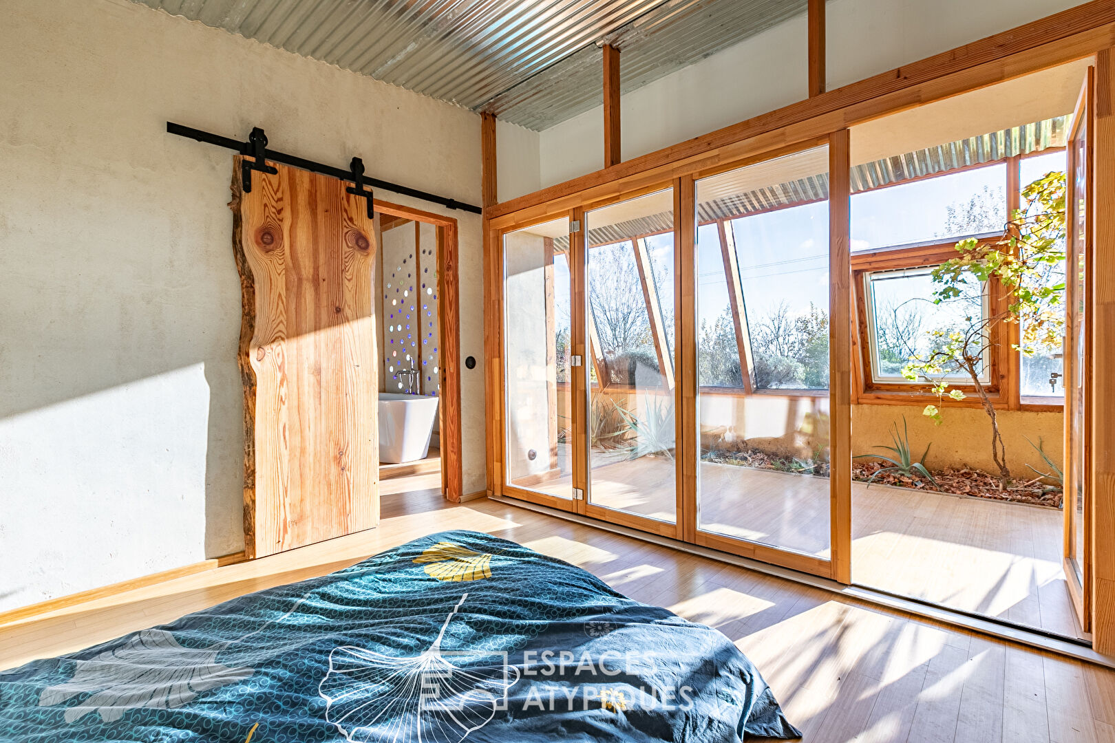 Earthship Biotecture (Reynolds) type wood-framed bioclimatic house