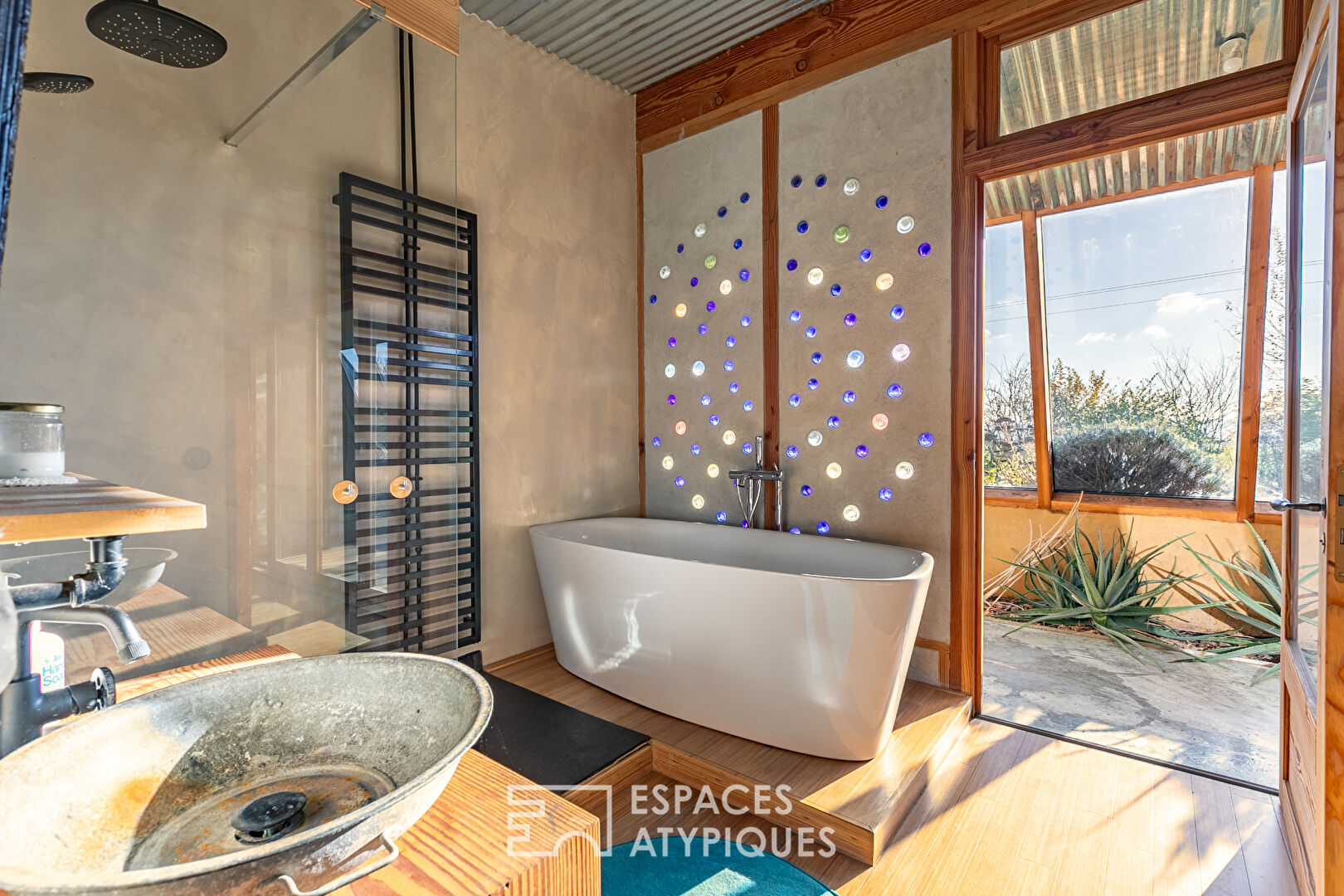 Earthship Biotecture (Reynolds) type wood-framed bioclimatic house