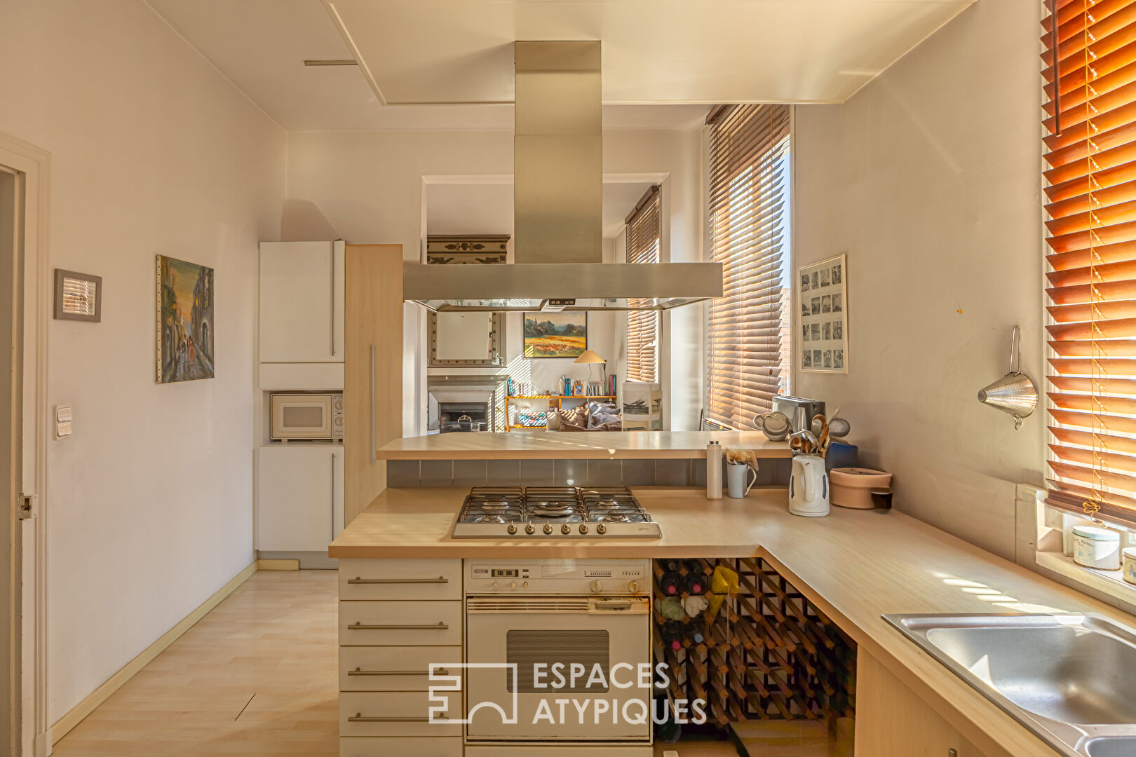 Bourgeois house with preserved charm and garden in the heart of town