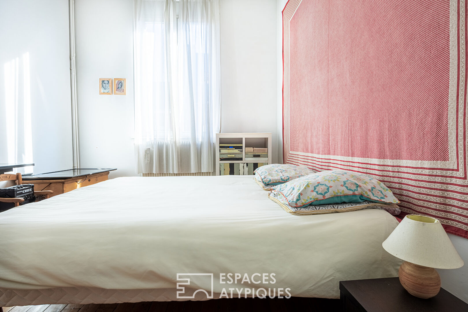 Bourgeois house with preserved charm and garden in the heart of town