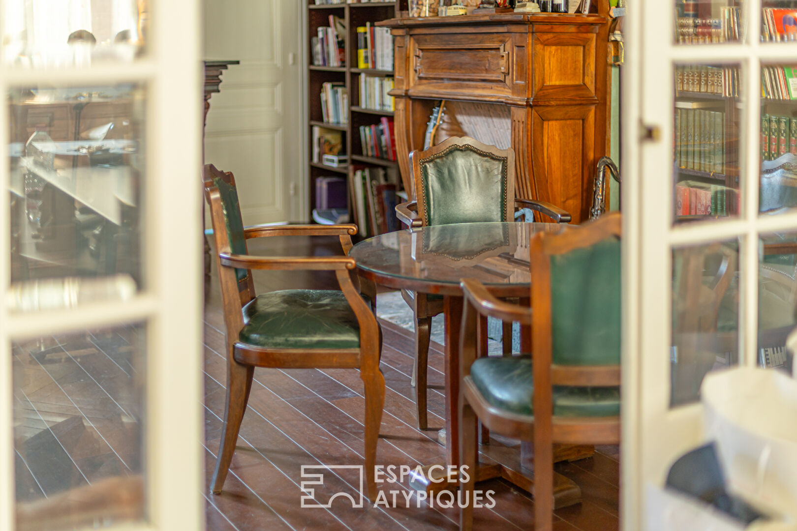Bourgeois house with preserved charm and garden in the heart of town
