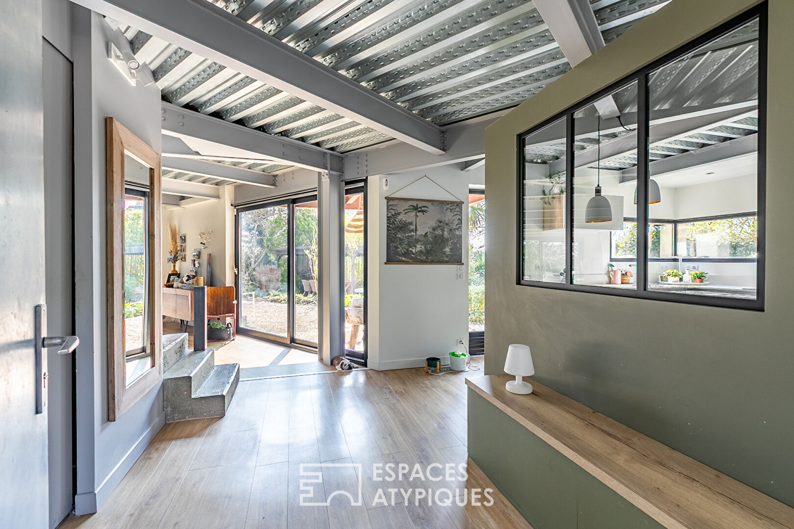 Maison d’architecte avec piscine et jardin proche  de Gouvieux