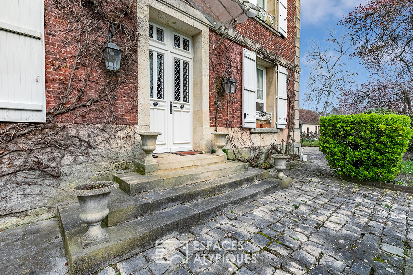 Maison de maître avec parc et dépendances près de Clermont