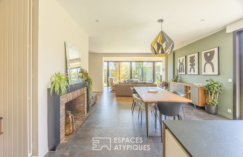Maison d'architecte de plain pied avec jardin