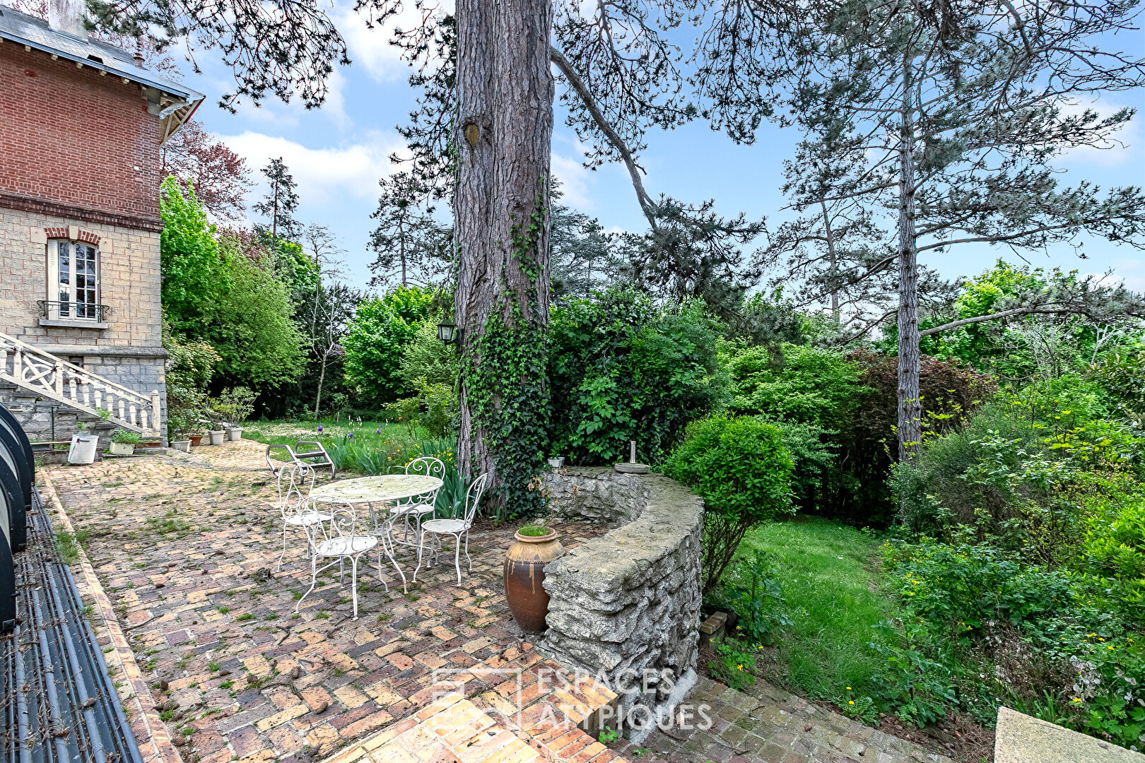 Villa avec vue, piscine et parc arboré, dépendances et maison de gardien à Coye la forêt
