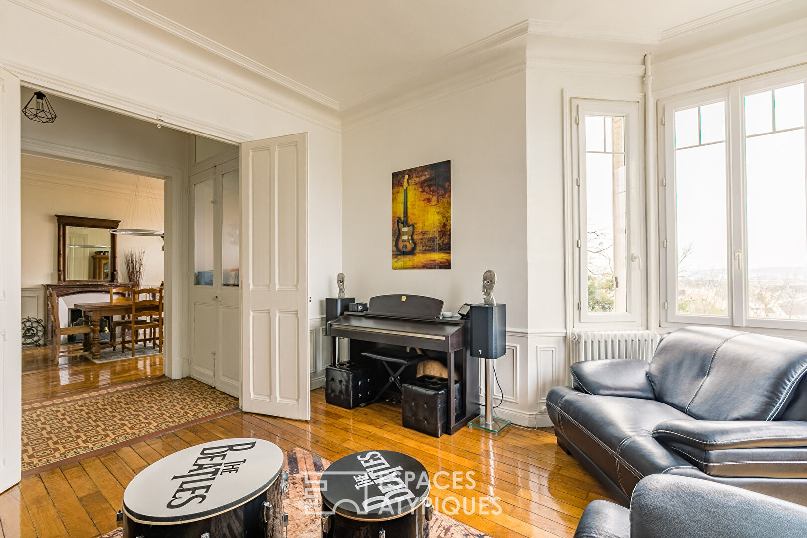 Renovated mansion with breathtaking views of the Oise Valley