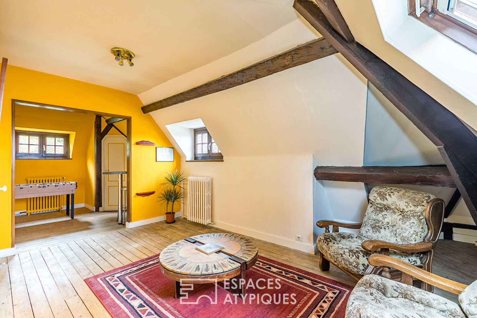 Renovated mansion with breathtaking views of the Oise Valley