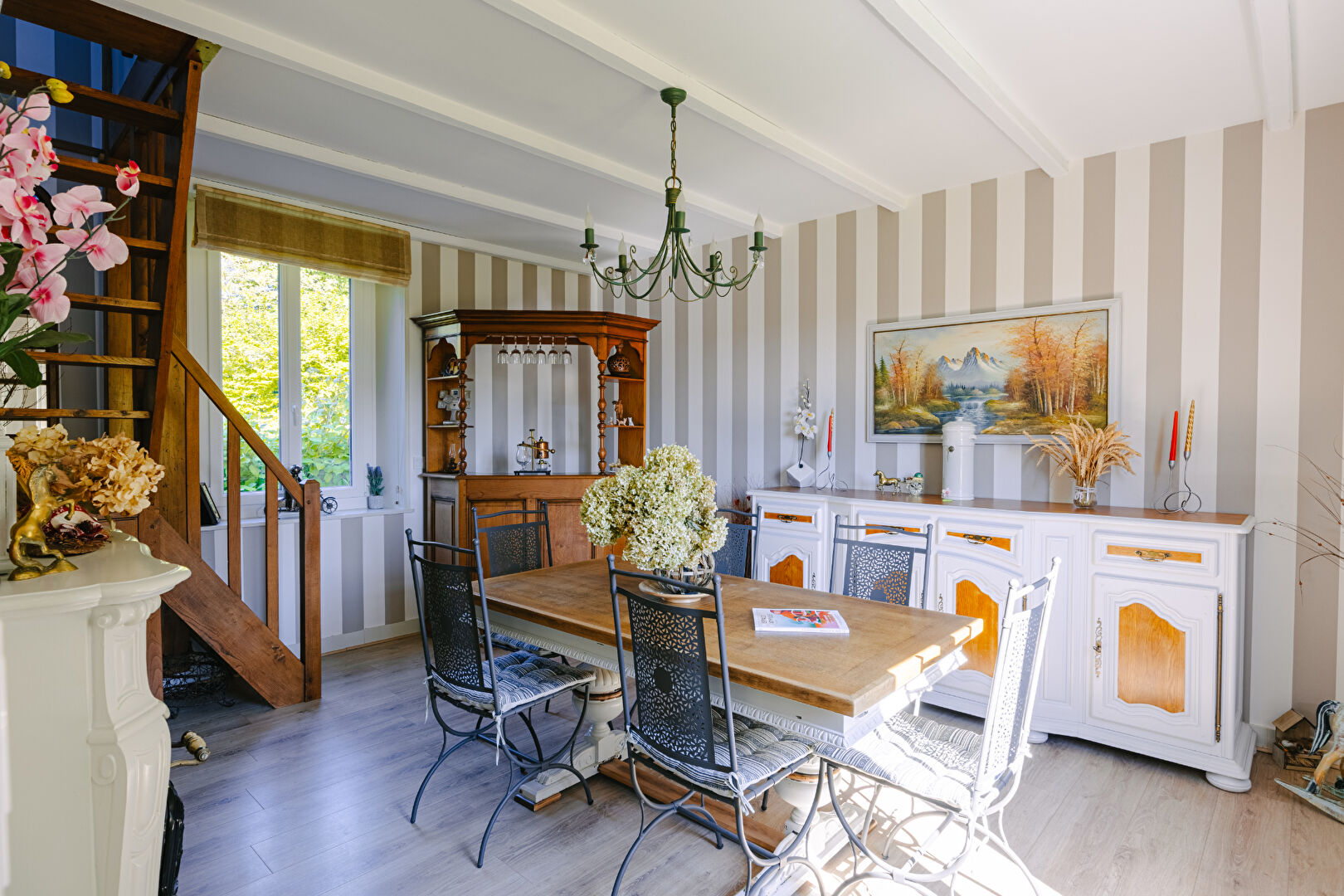 Volumes, lumière et verdure : Maison de campagne à 25 min d’Amiens