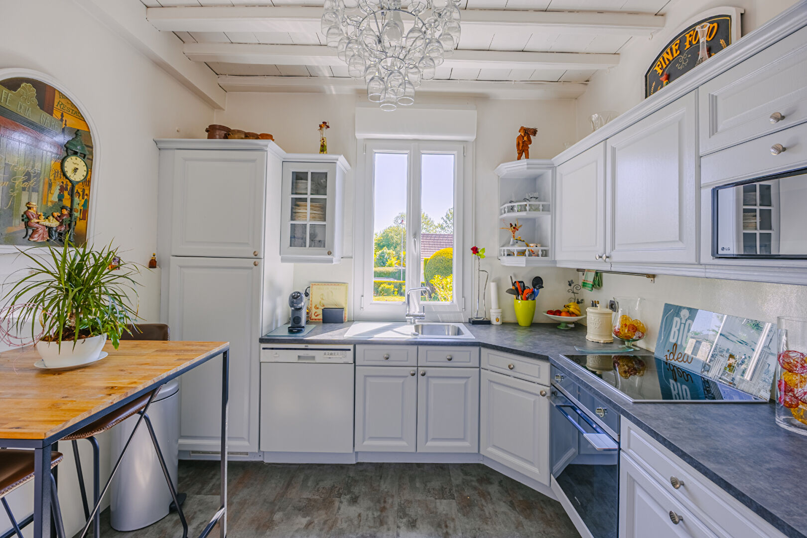 Volumes, lumière et verdure : Maison de campagne à 25 min d’Amiens
