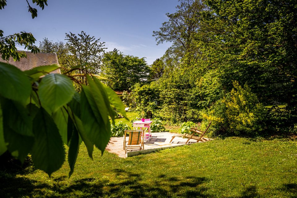 Volumes, lumière et verdure : Maison de campagne à 25 min d'Amiens