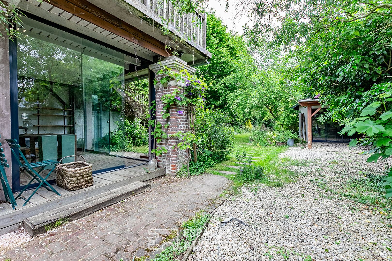 Authentique longère parfaitement restaurée et son jardin