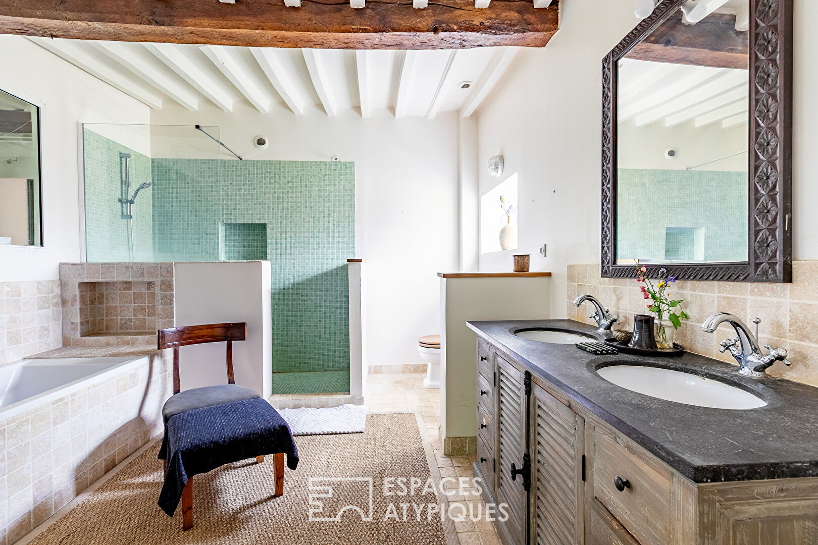 Authentique longère parfaitement restaurée et son jardin