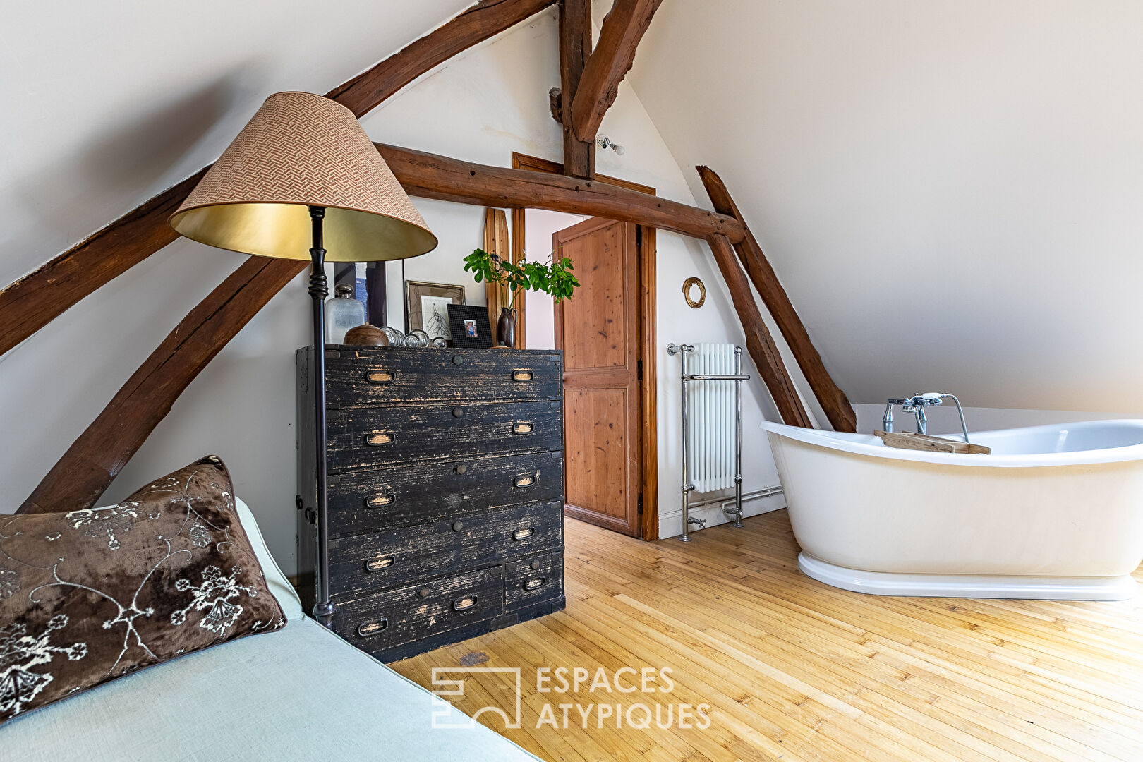 Authentique longère parfaitement restaurée et son jardin