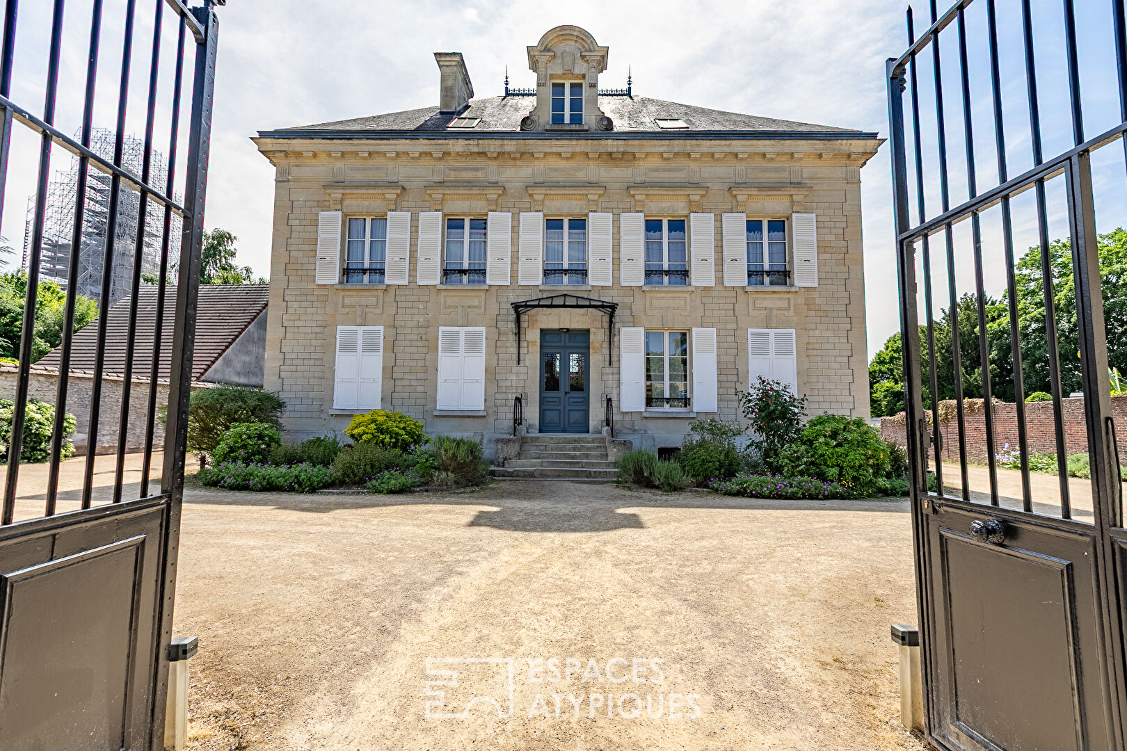 Appartement familial haut de gamme avec jardin dans une demeure emblématique de Crépy-en-Valois