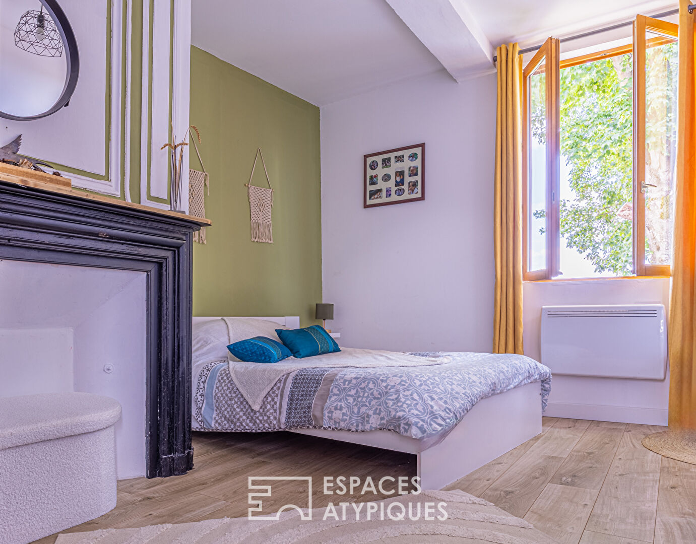 Bourgeois house with gîte, heart of town, close to Amiens