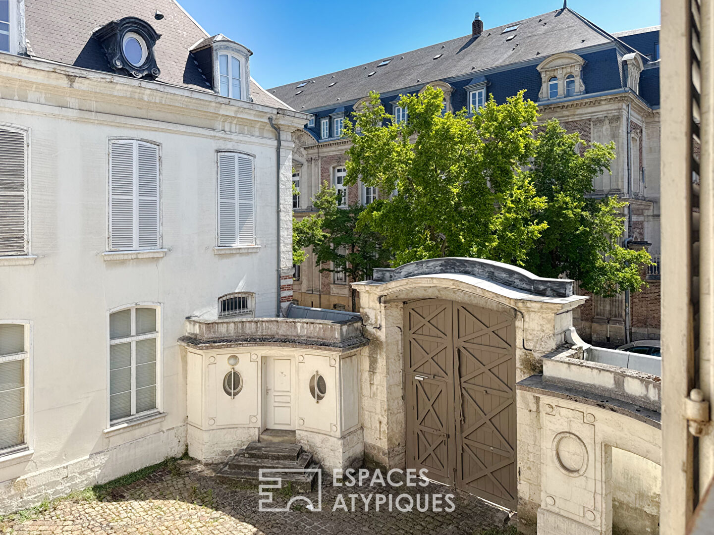 Charming attic apartment in the historic center of Amiens