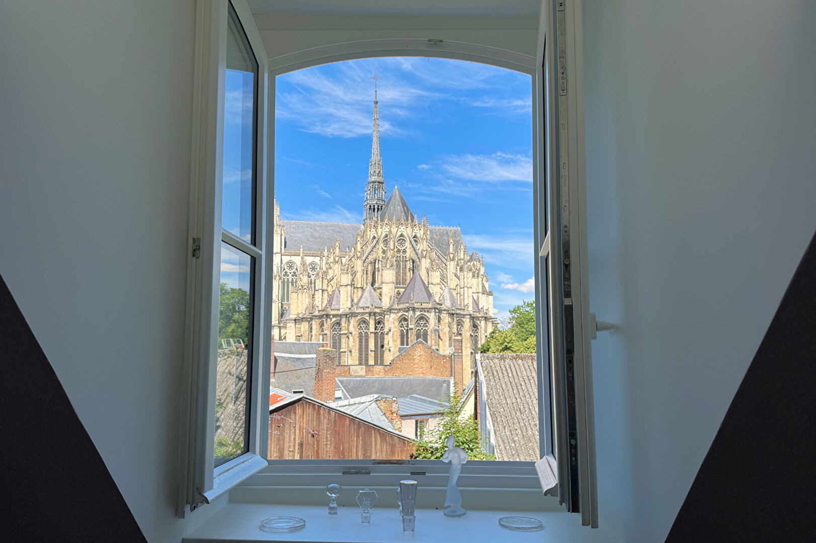 Apartment with view of the Cathedral in the historic center of Amiens