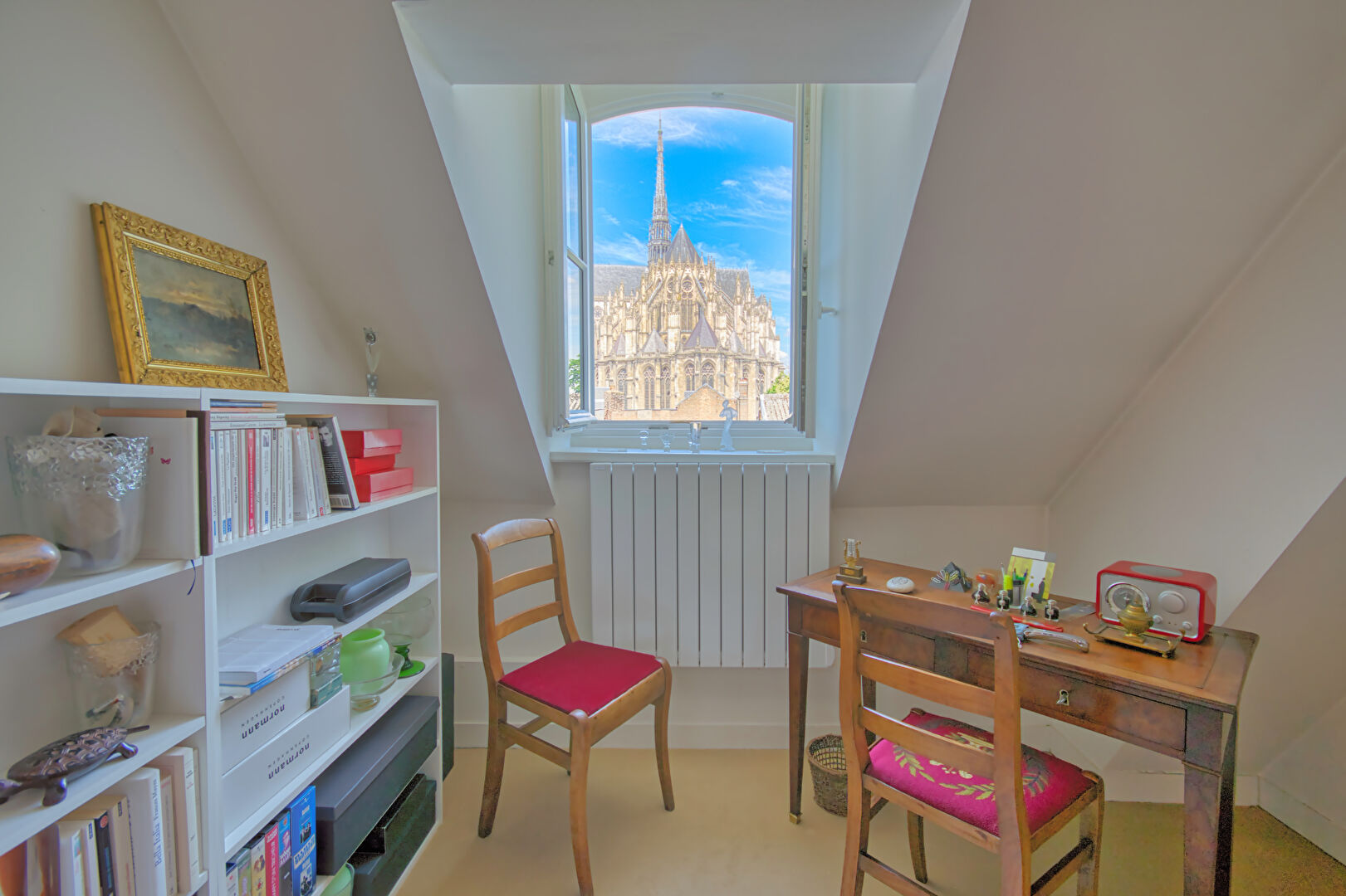 Apartment with view of the Cathedral in the historic center of Amiens
