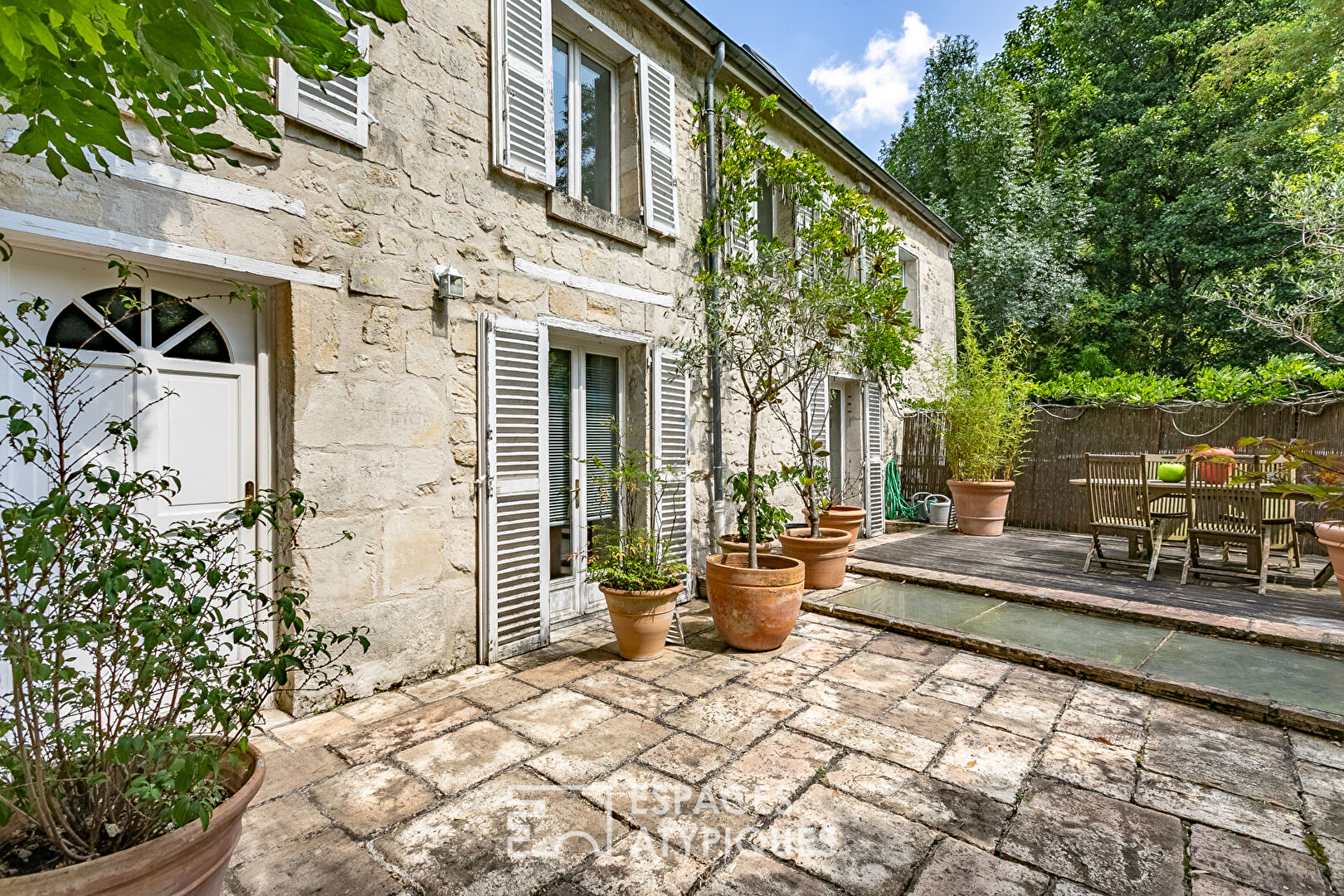Charming renovated stone house with terrace and garden near Compiègne